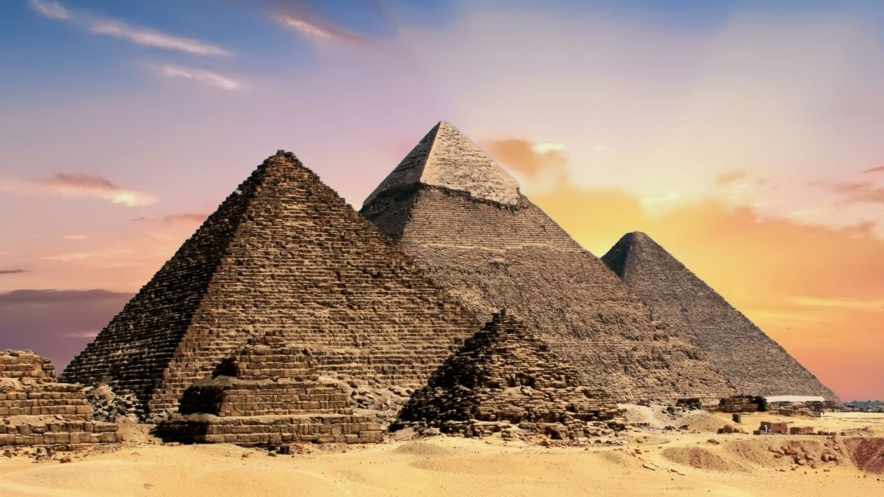 Sırlarla dolu yapı : Mısır Piramitleri