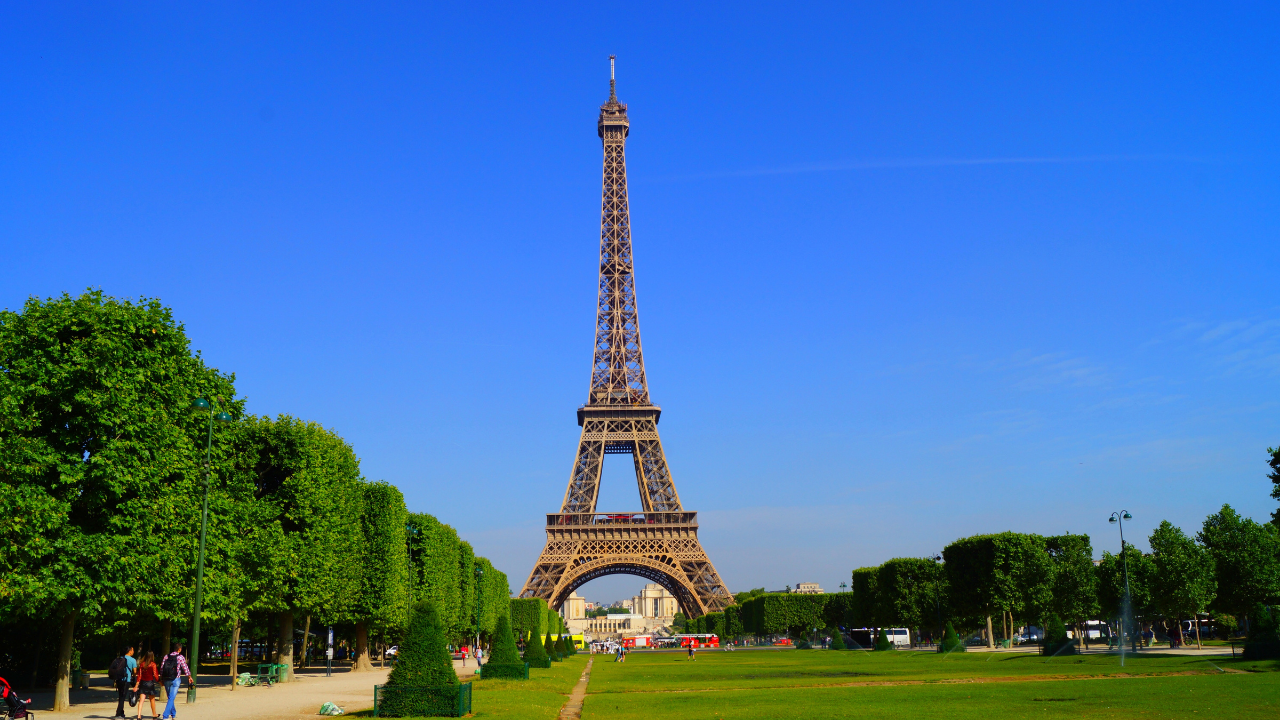 Paris’in simgesi : Eyfel Kulesi - Sayfa 1