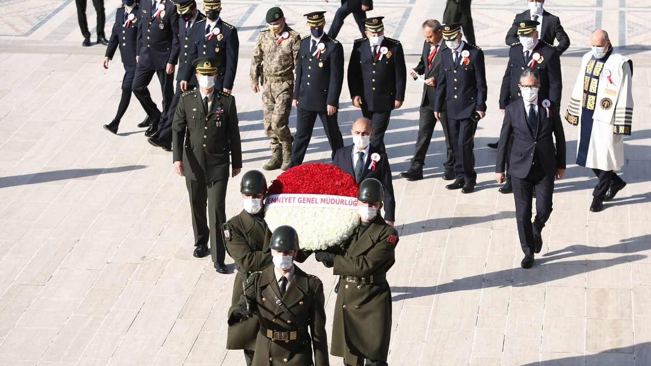 Emniyet teşkilatından kuruluşunun 176. yılında Anıtkabir'e ziyaret