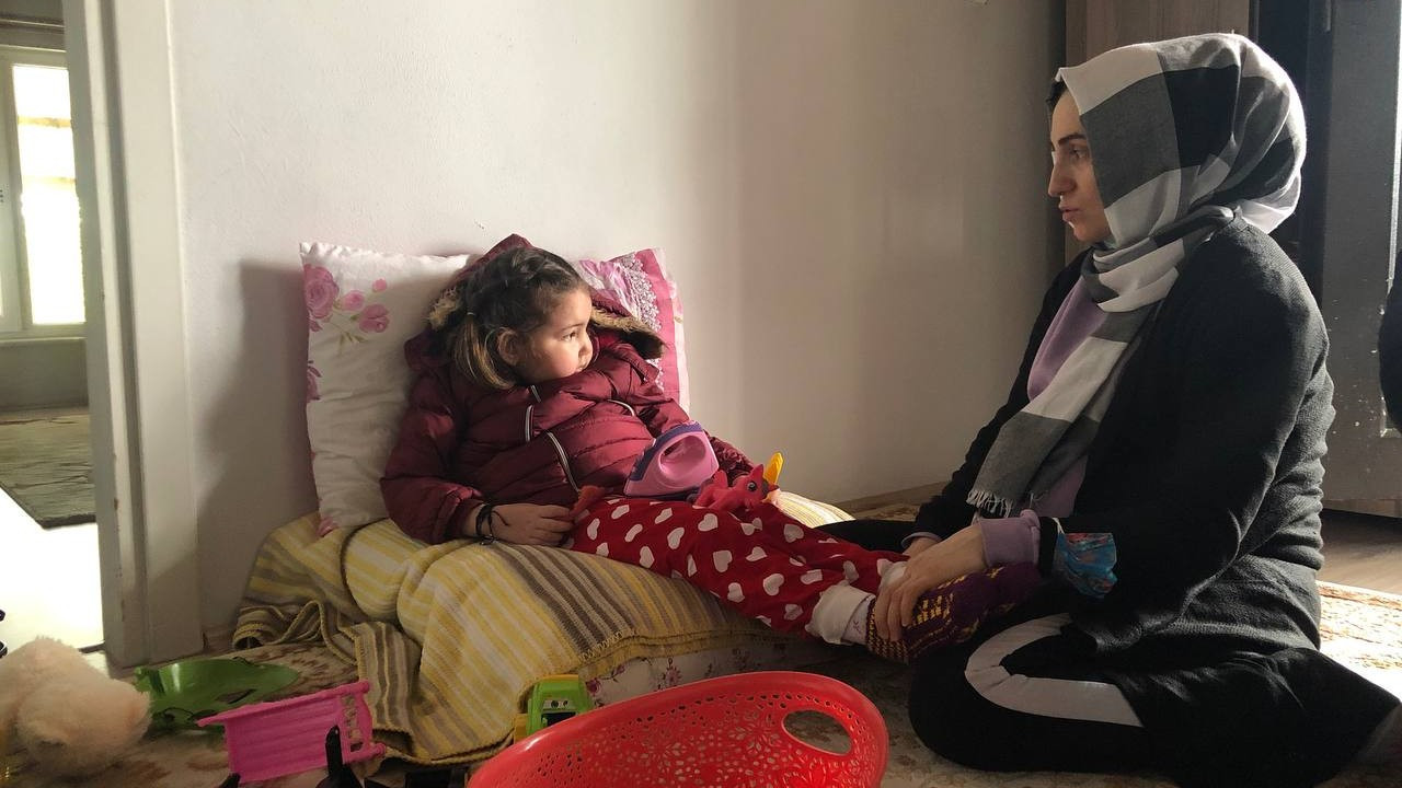 'Bademcikleri şişti' diye hastaneye götürülen Gülsüm'e beyin sapı tümörü teşhisi kondu