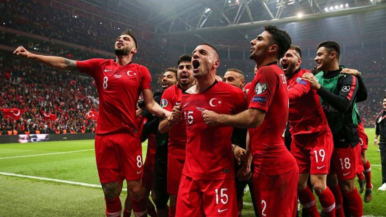UEFA açıkladı! İtalya-Türkiye maçı seyircili oynanacak
