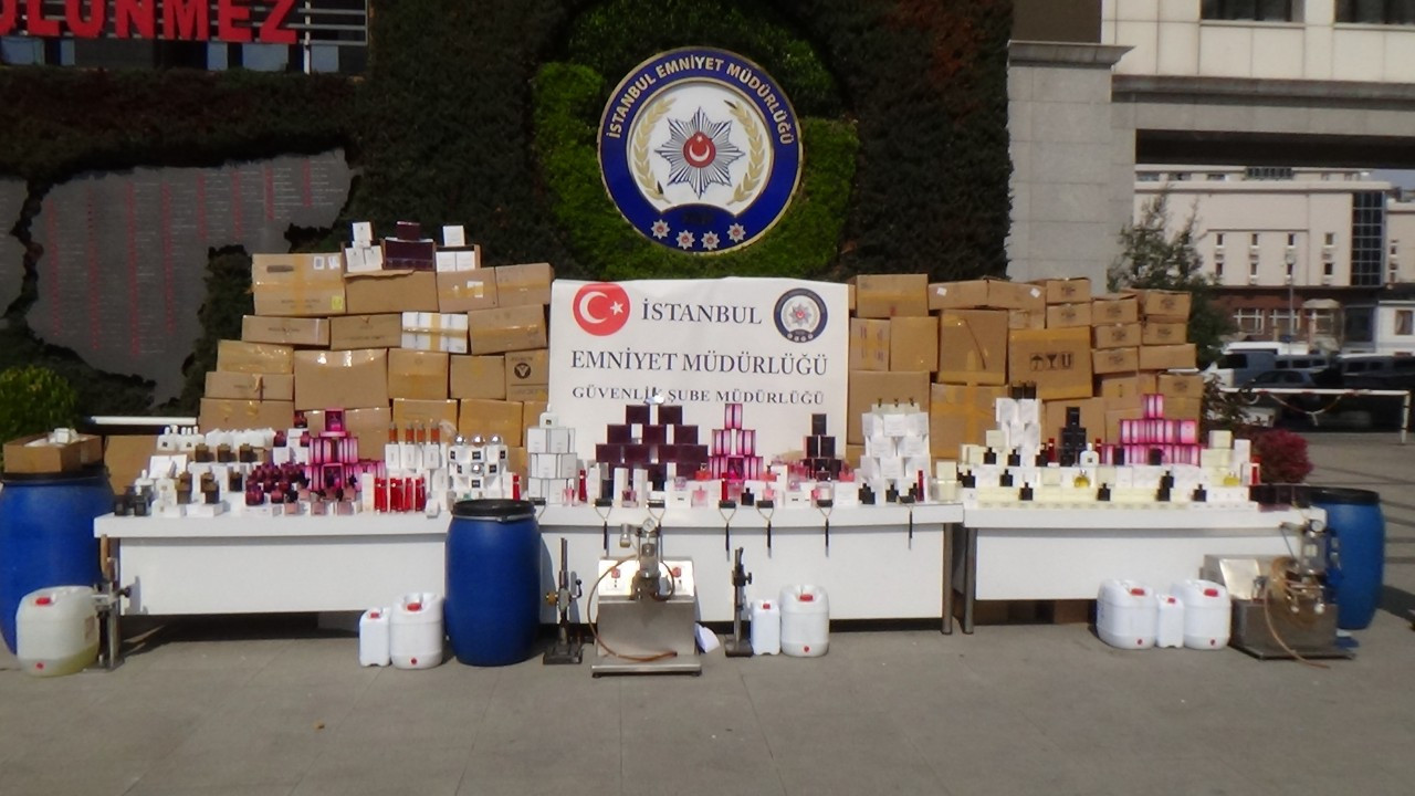İstanbul'da sahte parfüm operasyonu: 21 bin şişe taklit ürün ele geçirildi