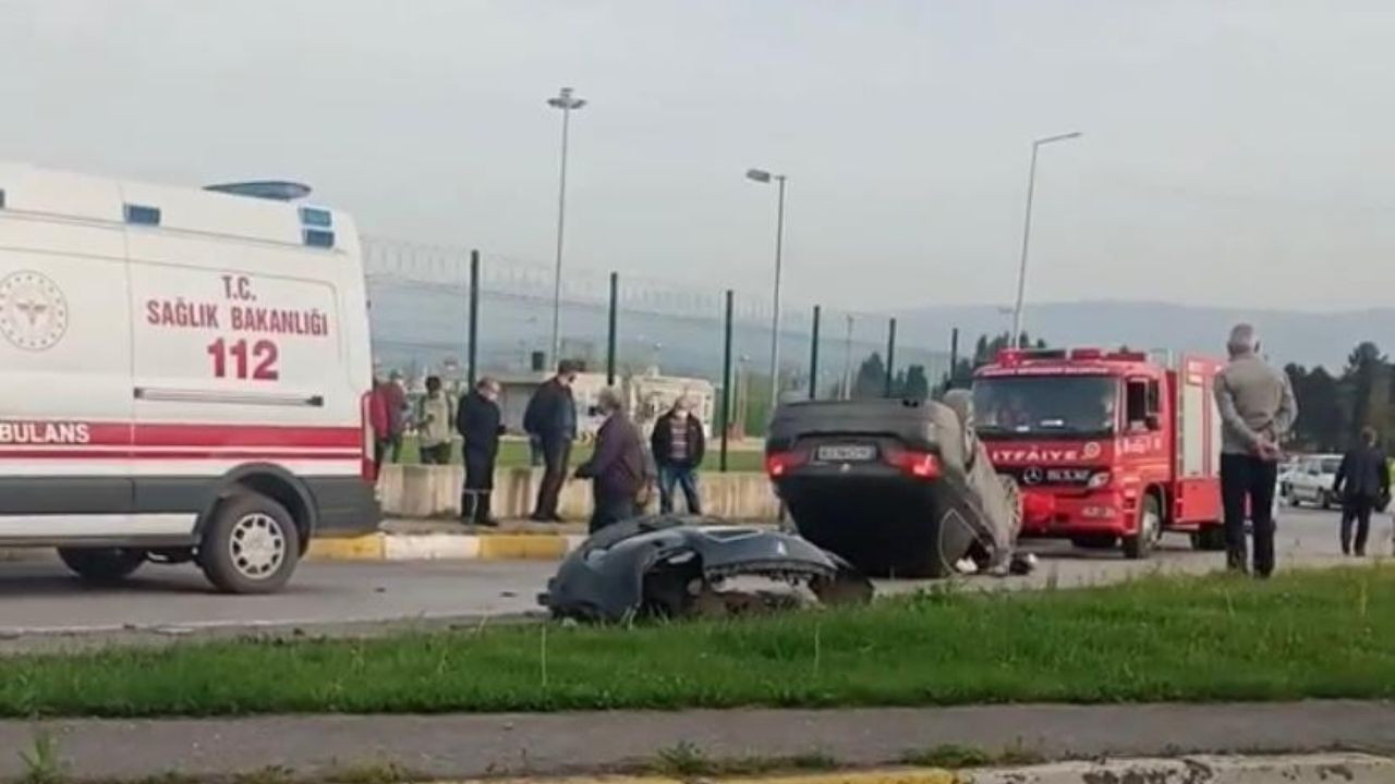 Terminal önünde kontrolden çıkan lüks otomobil takla attı:1 yaralı