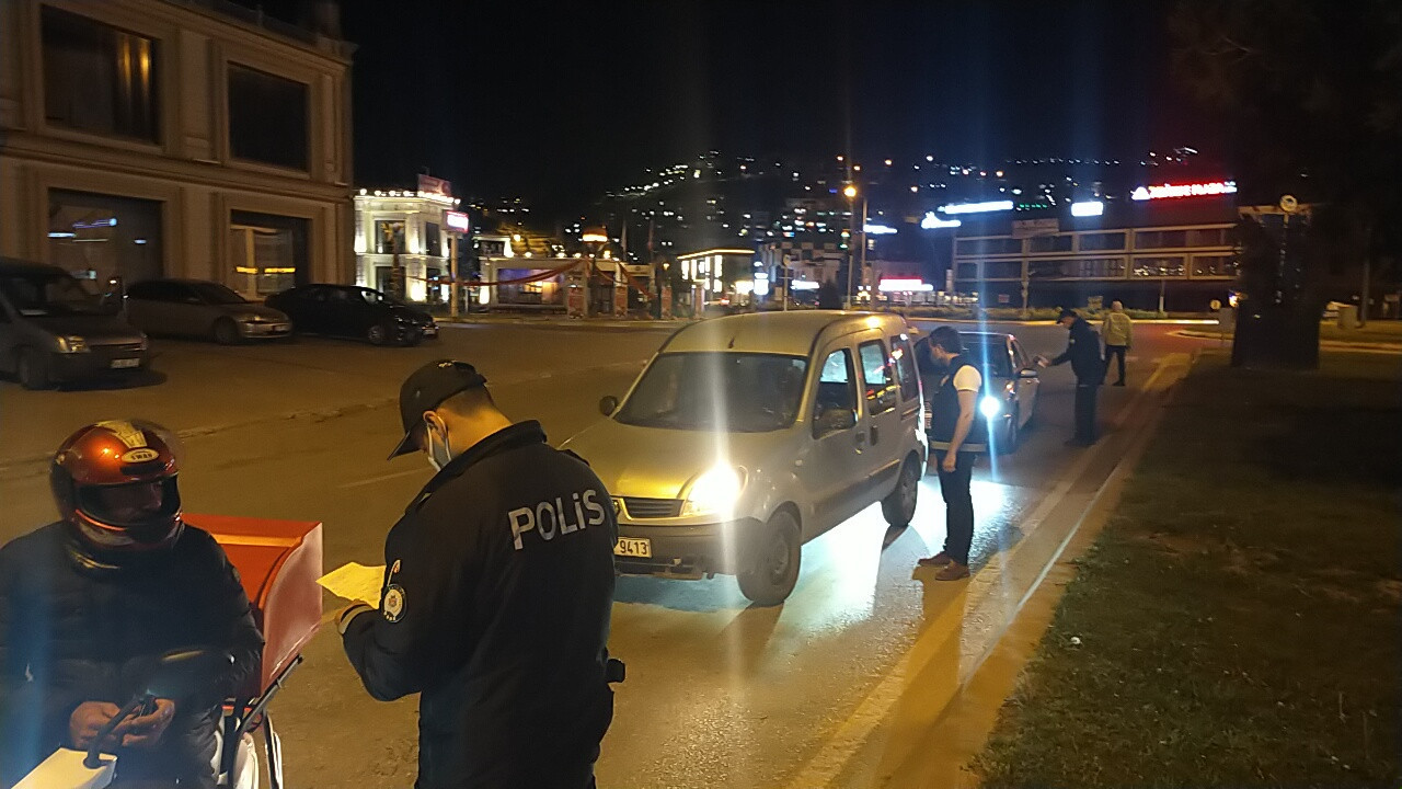 Polis Kuryelere Bile Belge Sormaya Başladı