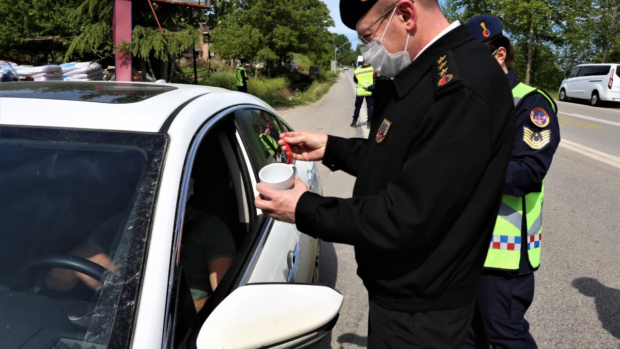 Trafik Haftası’nda jandarma ekipleri, sürücüleri bilgilendirdi