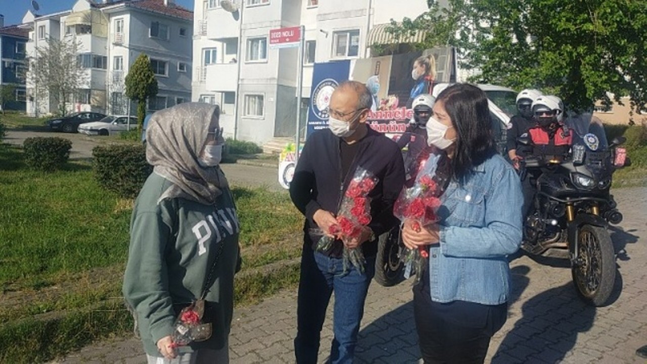 Sakarya Emniyeti'nden 'Anneler Günü'ne özel jest