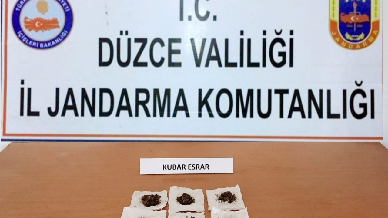 Sürücüden şüphelenen jandarma araç içinde uyuşturucu yakaladı