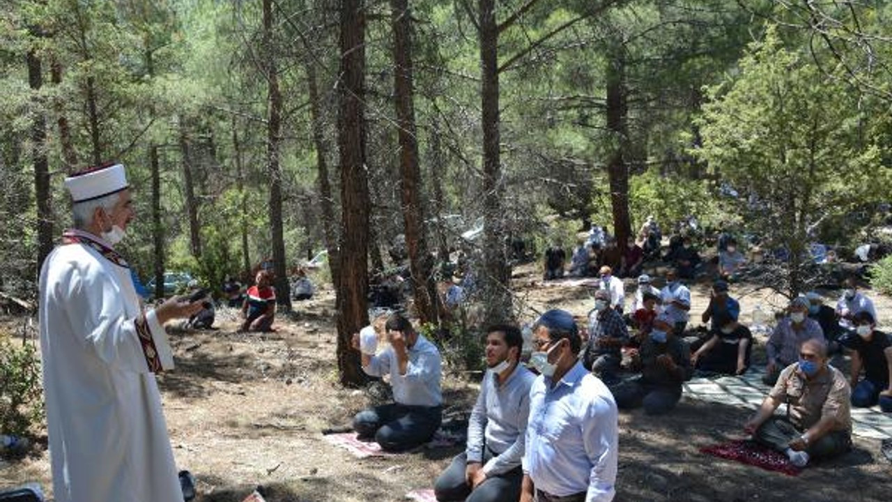 Antalya'da mahalleli yağmur duasına çıktı