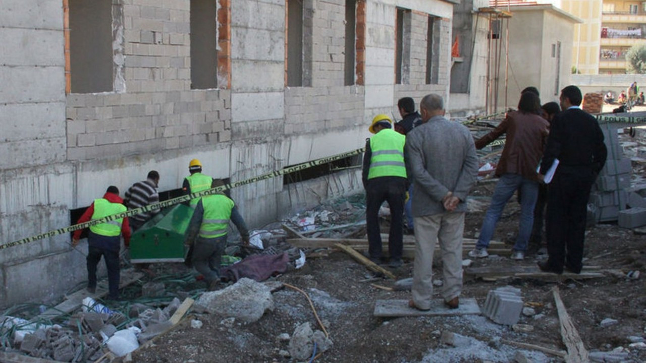 Konya’da inşaattan düşen işçi yaralandı