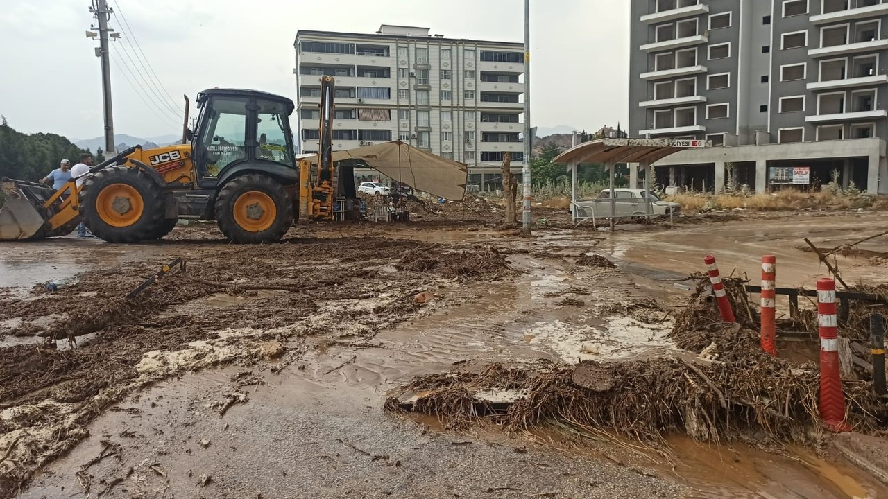 Nazilli’de sağanak yağmur etkili oldu