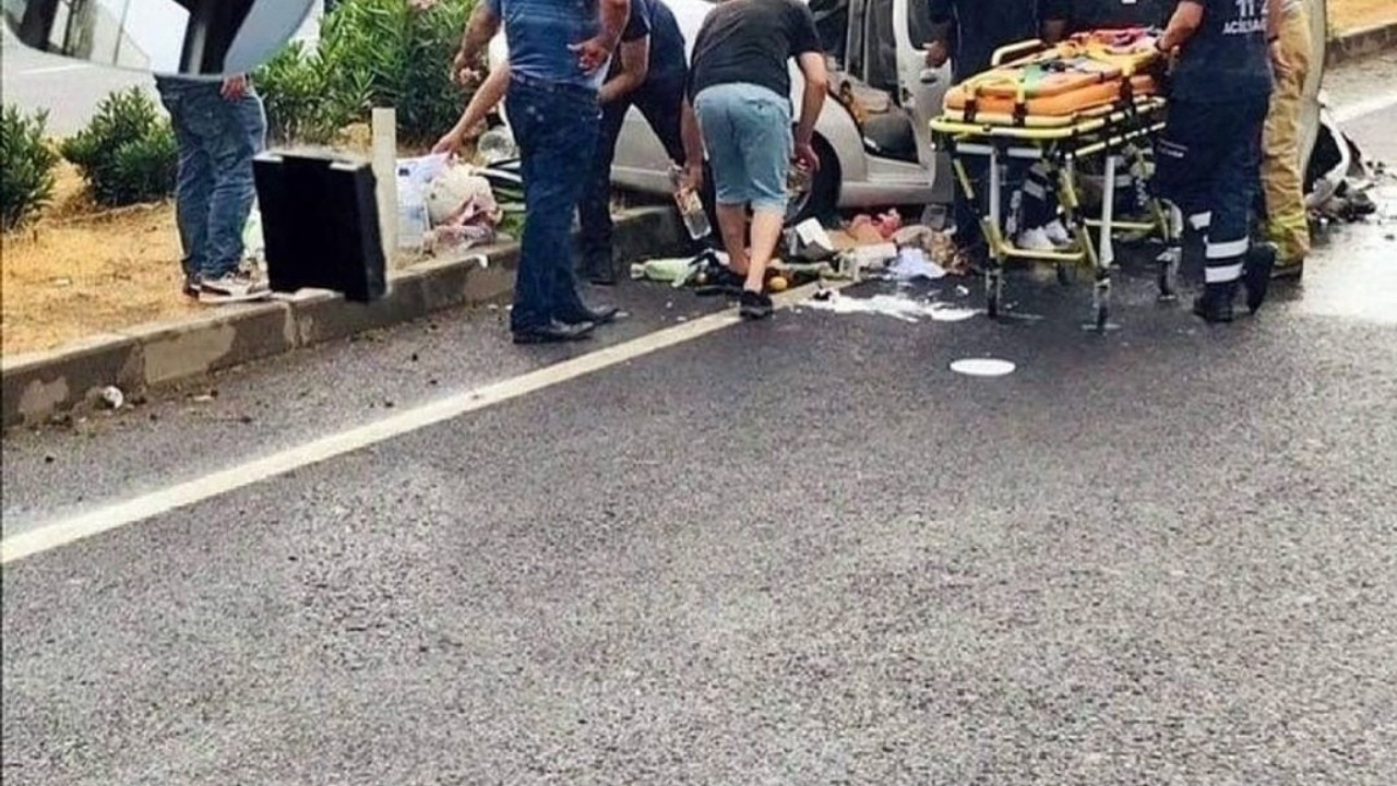 İzmir’de otomobil iş makinesine çarptı: 1 ölü, 1 yaralı