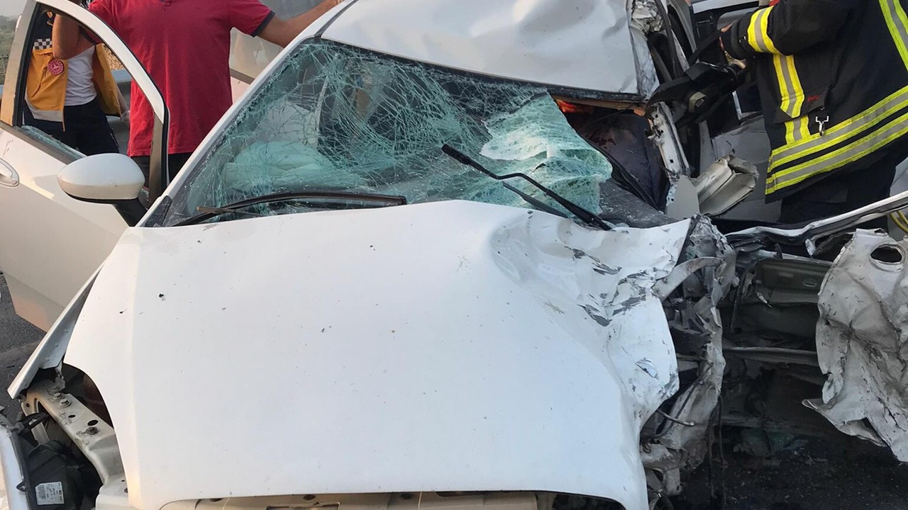 Ukraynalı turistleri taşıyan minibüs, otomobile çarptı: 9 yaralı