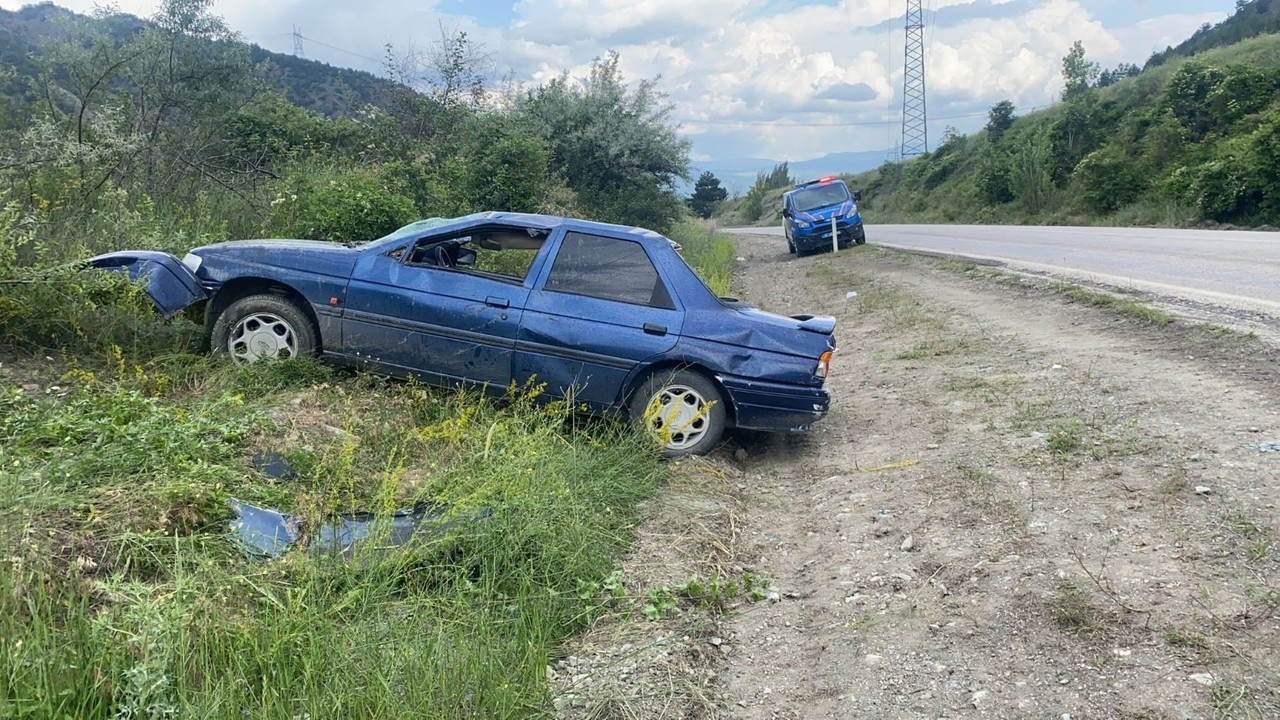 Yoldan çıkan otomobil takla attı: 4 yaralı