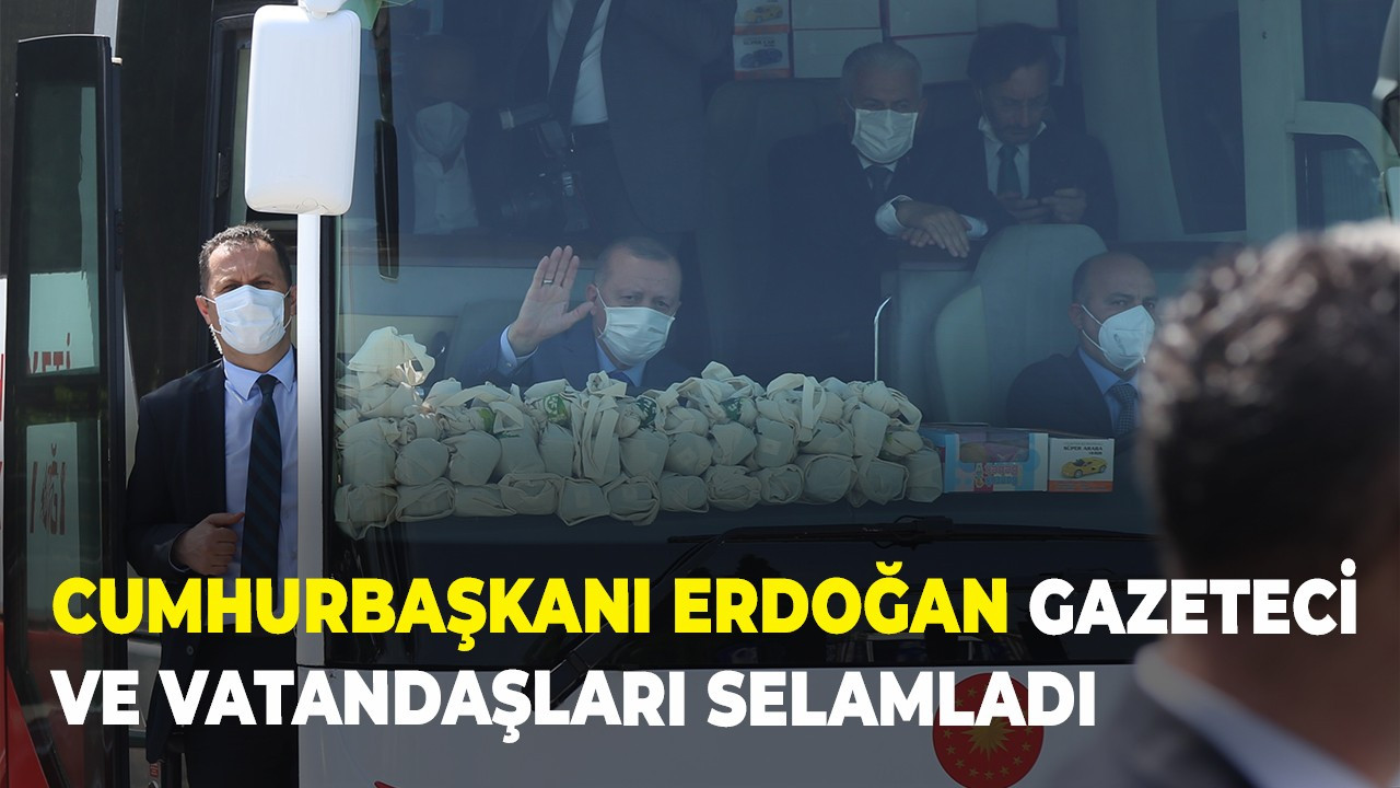 Cumhurbaşkanı Erdoğan gazeteci ve vatandaşları selamladı