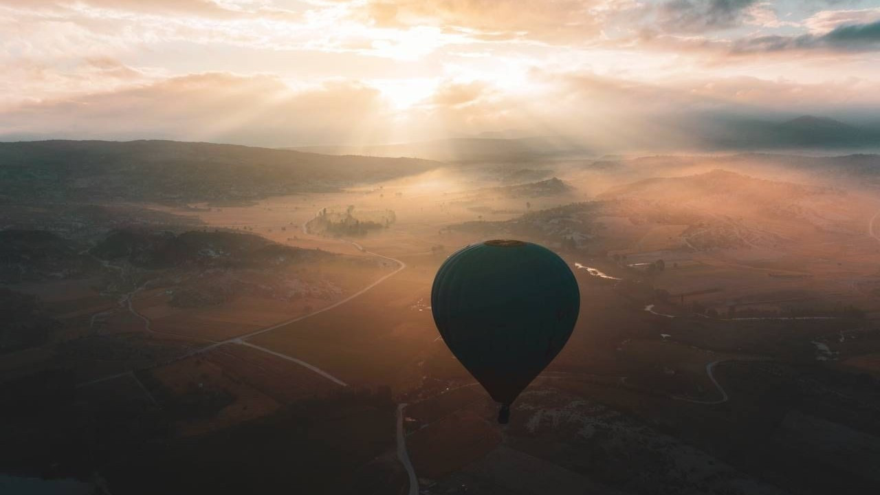 Afyonkarahisar'da 3 bin yıllık vadide sıcak hava balonları uçmaya başladı