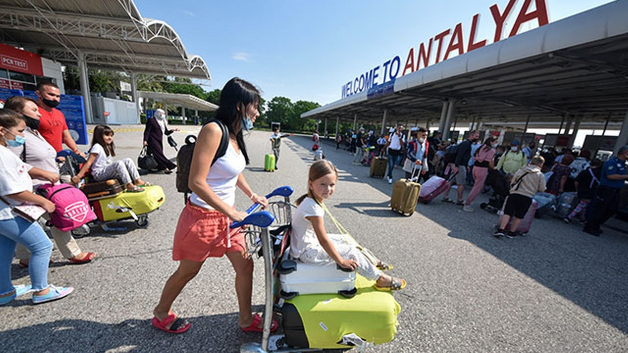 Akın akın turist geliyor! Antalya'da turist sayısı 2 milyonu geçti