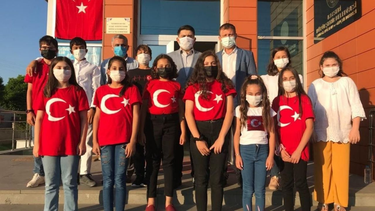 Öğrenciler 15 Temmuz şehitlerini andı