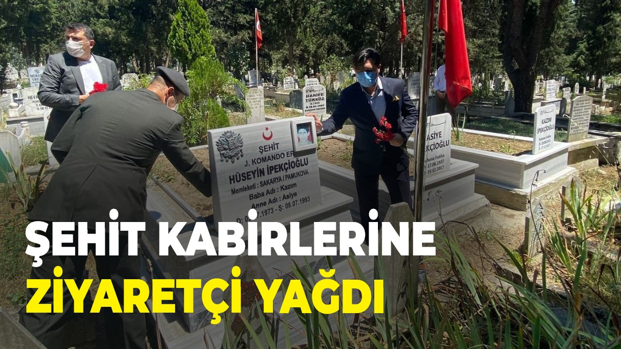 Şehit kabirlerine ziyaretçi yağdı