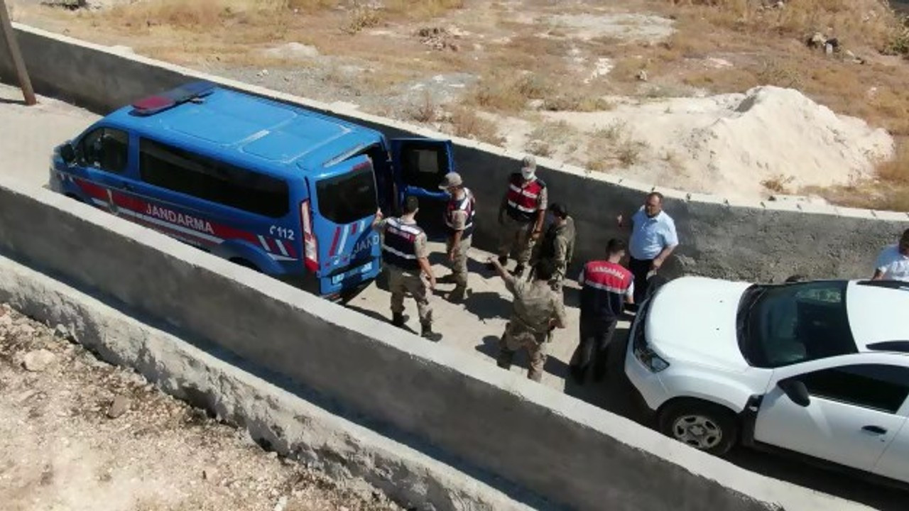 Kavgada yoldan geçen kişiyi tabancayla yaralayan şüpheli tutuklandı