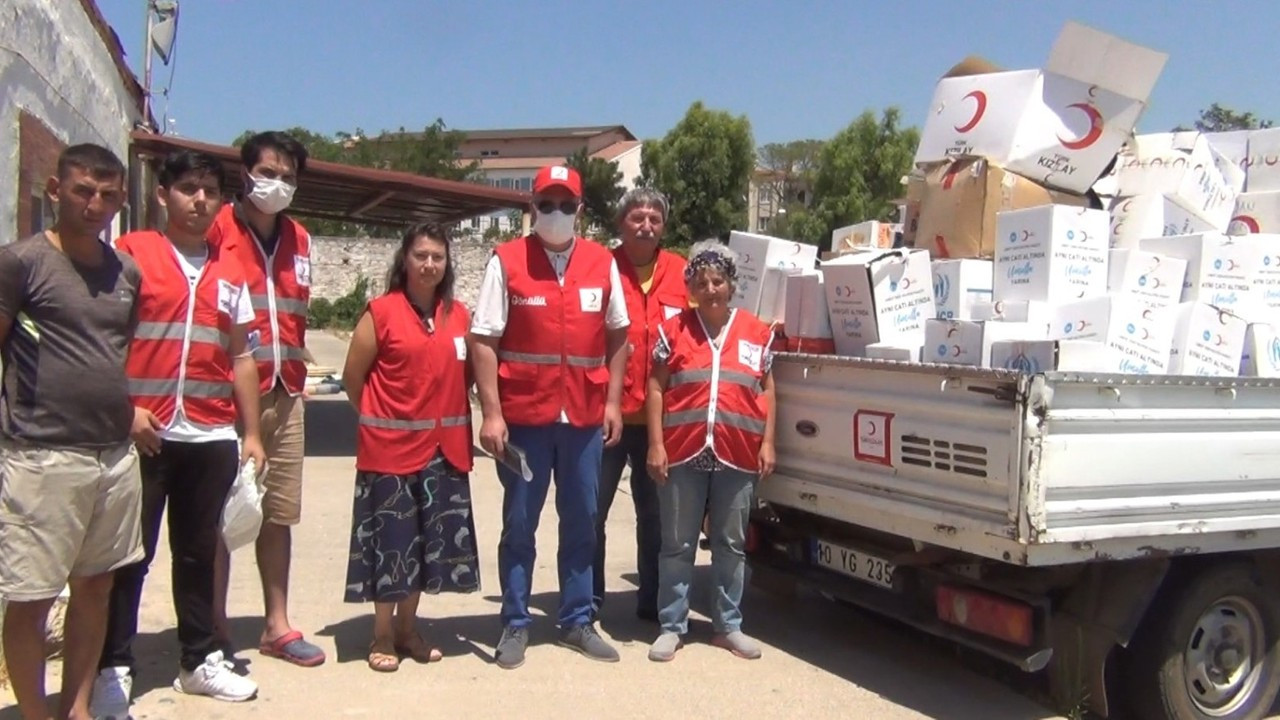 Ayvalık Kızılay Şubesi ile şefkatli ellerden yoksullar için güç birliği