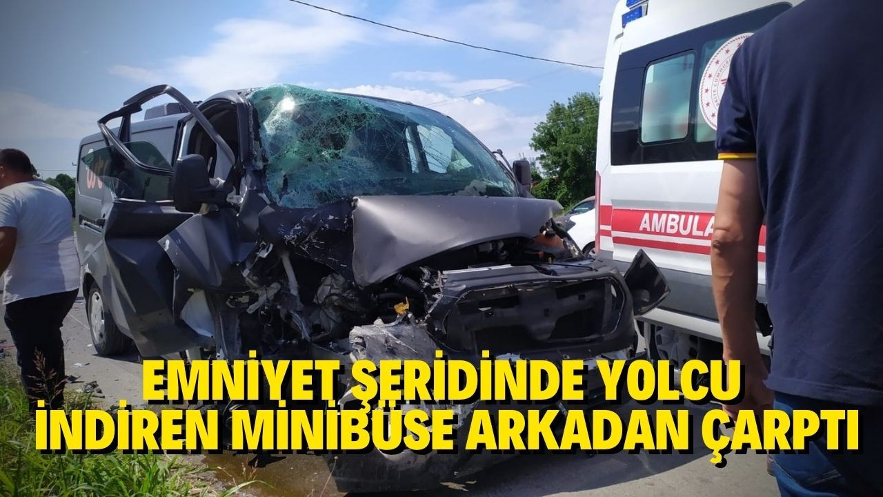 Emniyet şeridinde yolcu indiren minibüse arkadan çarptı