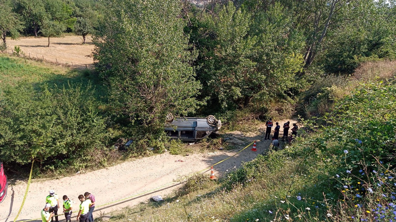 Tarım işçilerini taşıyan minibüs kaza yaptı: 1 ölü, 8 yaralı