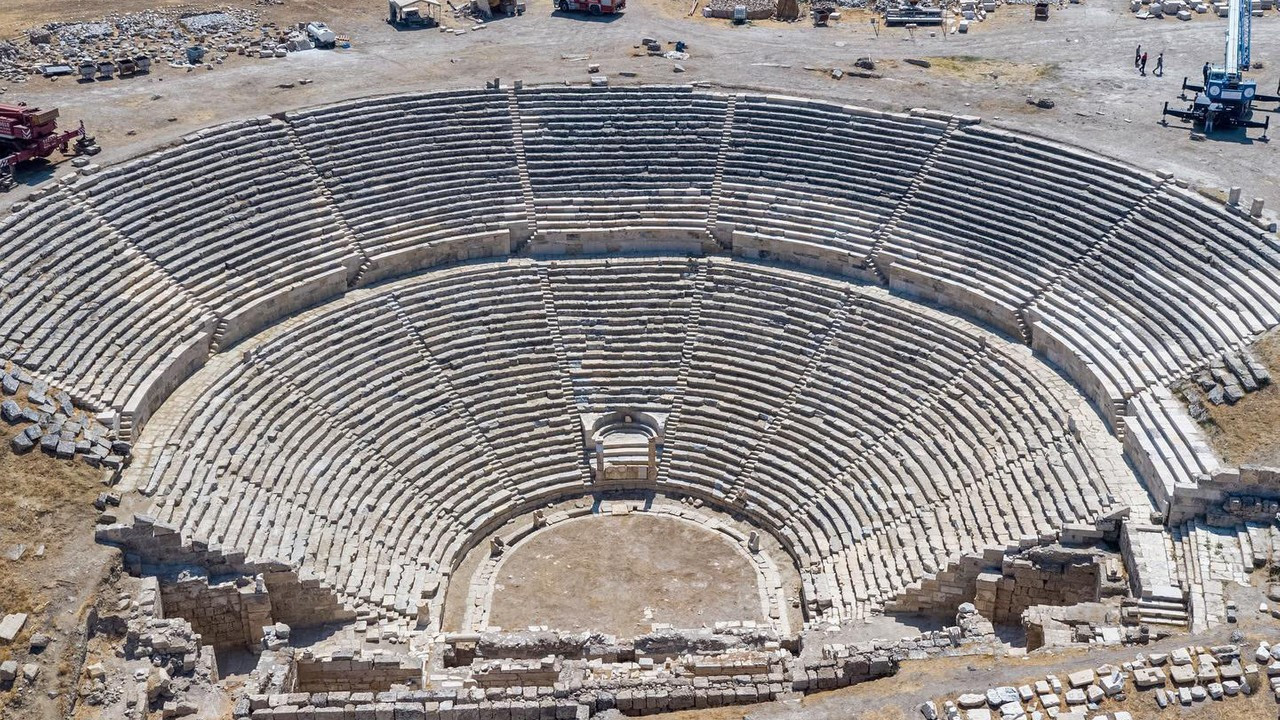 2 bin 200 yıllık antik tiyatronun restorasyonu tamamlandı