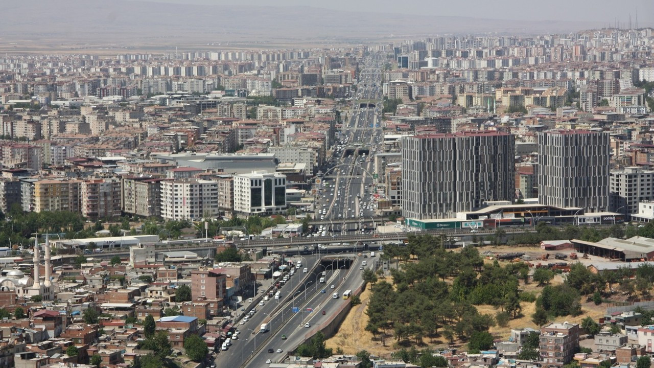 Jandarma Diyarbakır’da kuş uçurtmuyor