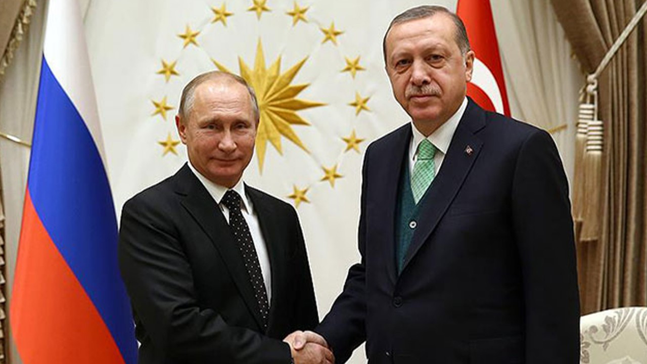 Cumhurbaşkanı Putin'le Görüştü