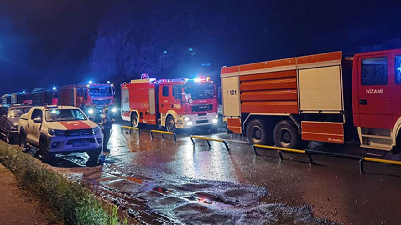 Azerbaycan yangın söndürme ekipleri, Türkiye'ye giriş yaptı