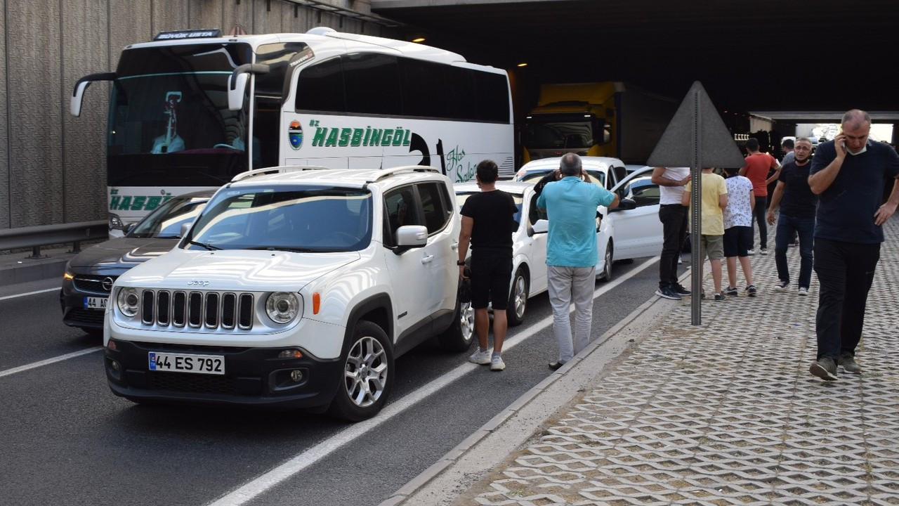 Malatya’da trafiği felç eden zincirleme kaza