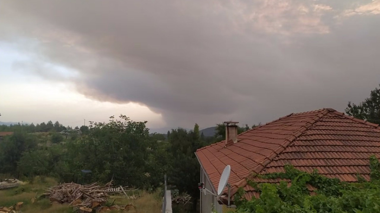 Muğla’daki yangının külleri Denizli ve ilçelerine ulaştı