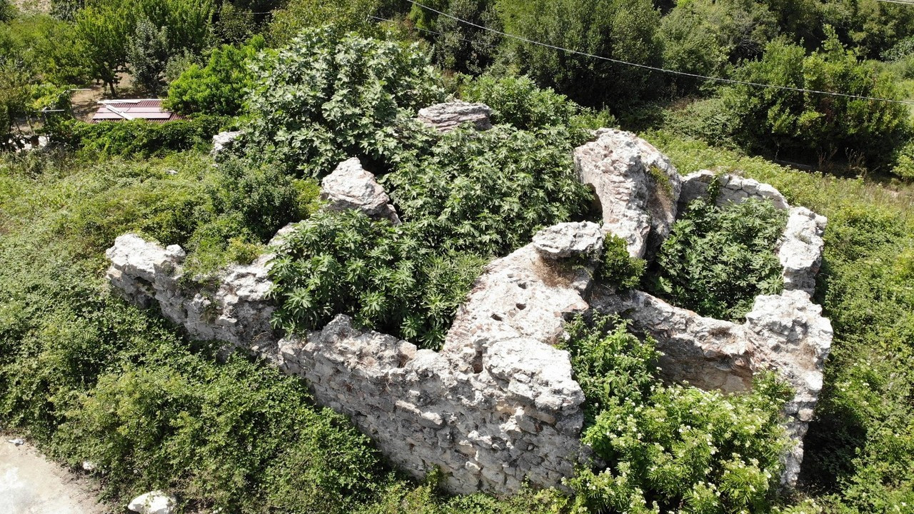 600 yıllık hamam defineciler tarafından talan edildi