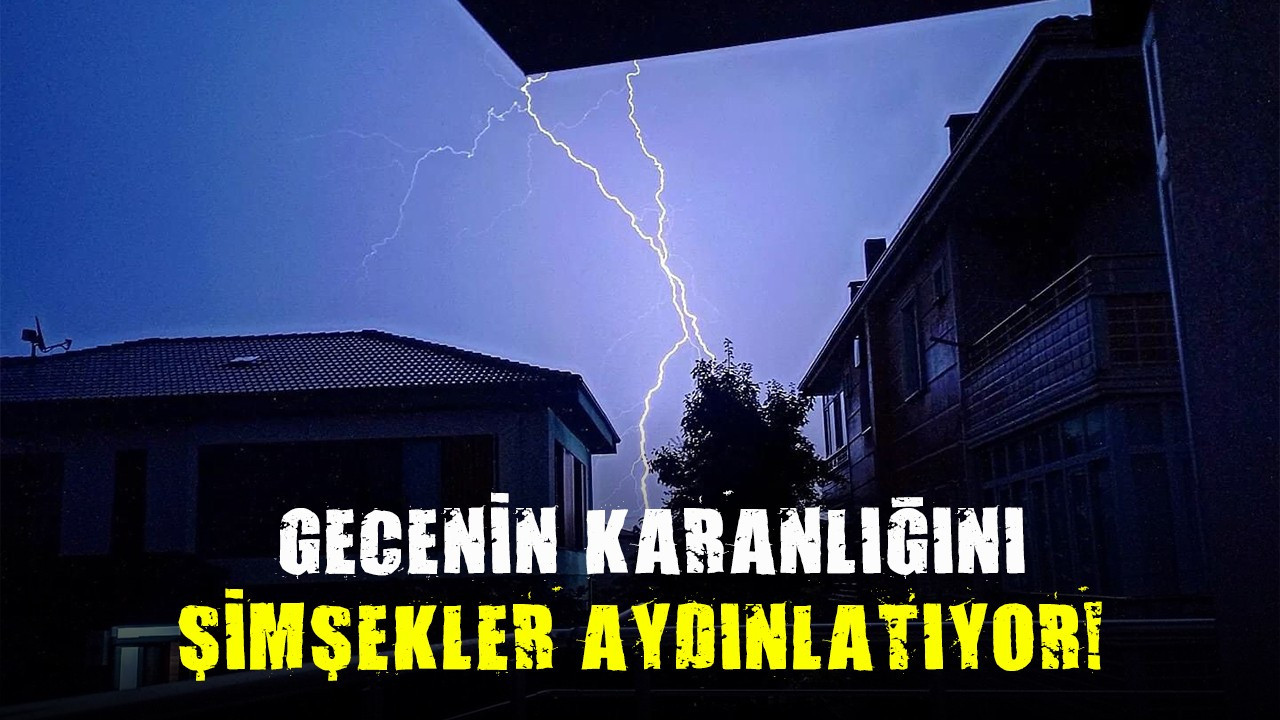 Gecenin karanlığını şimşekler aydınlatıyor