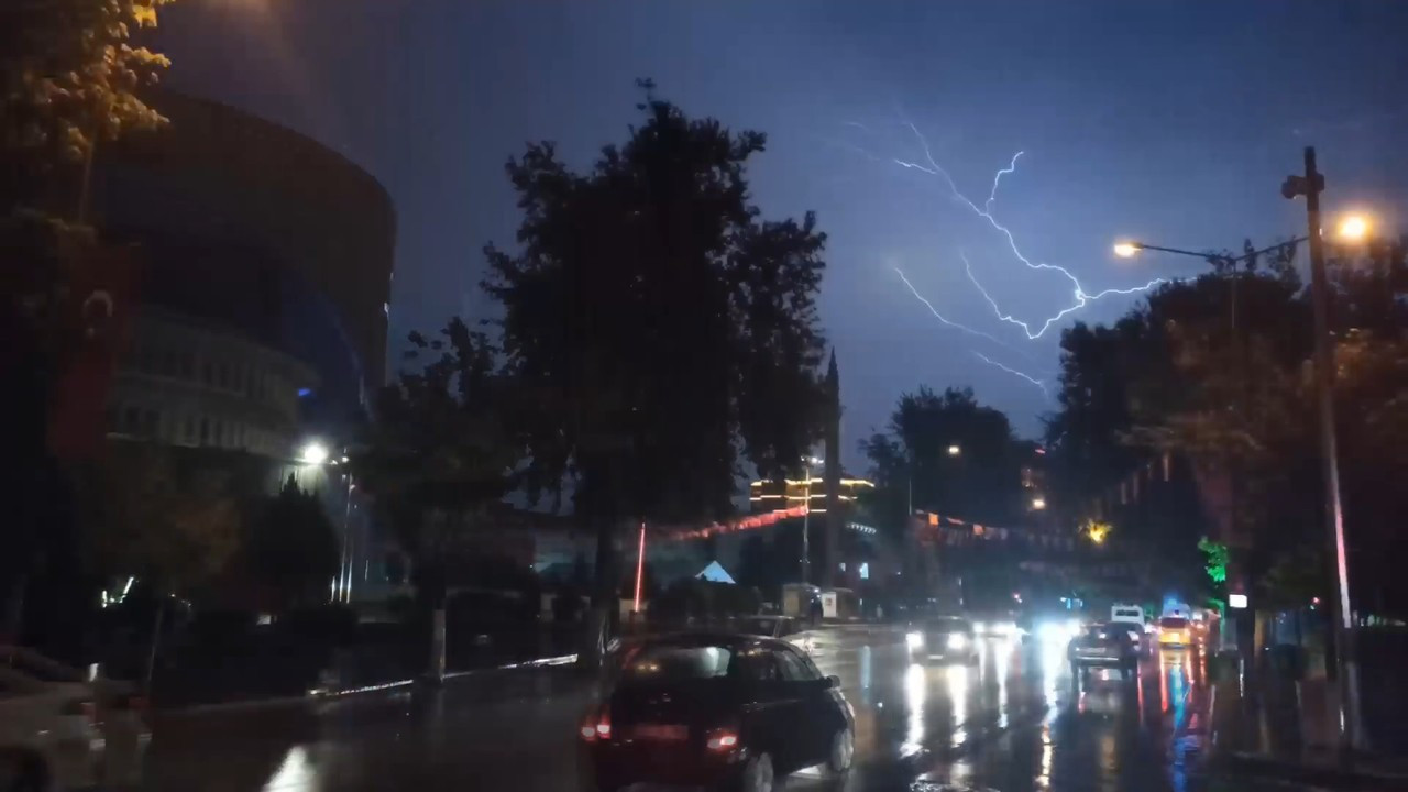 Malatya'da sağanak günlük yaşamı olumsuz etkiledi