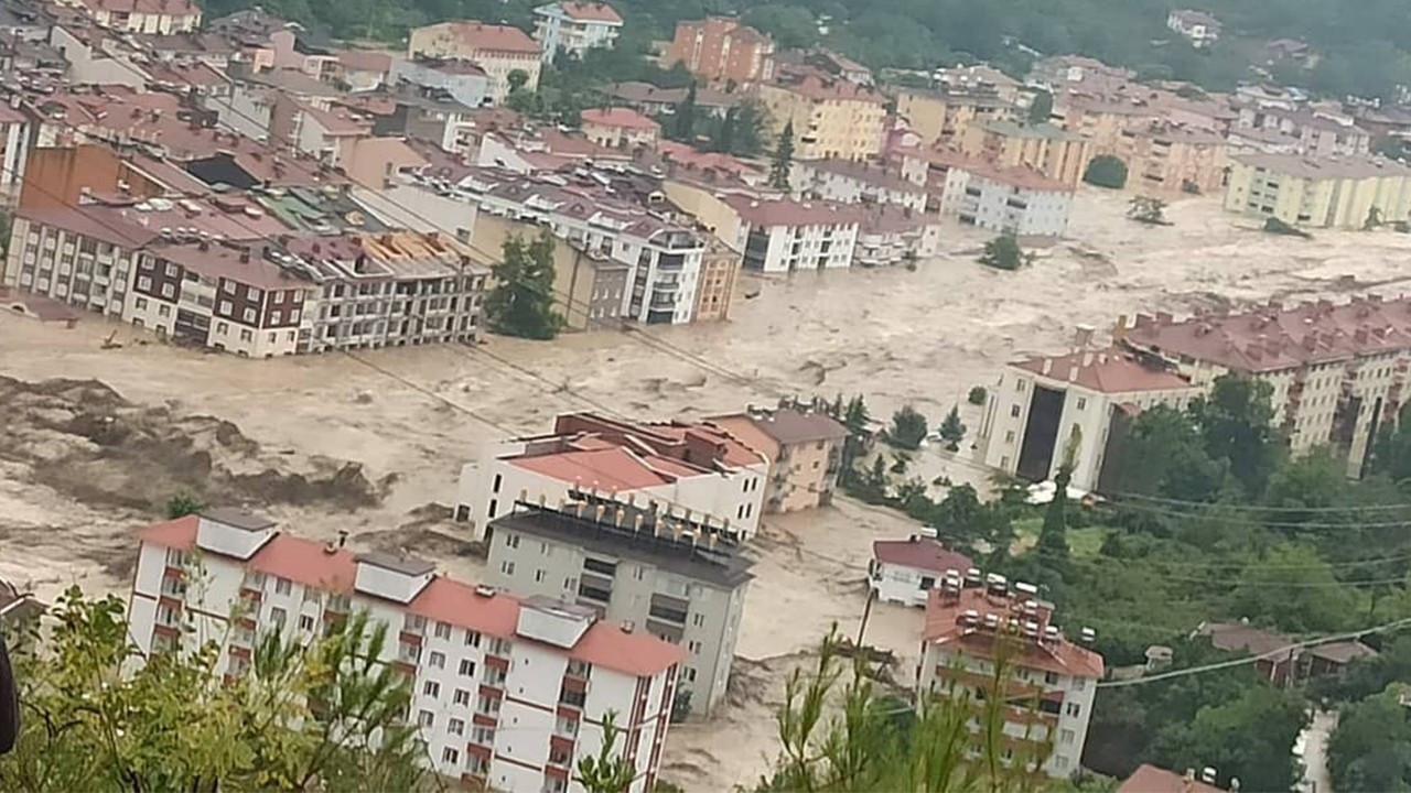 Kastamonu'da şiddetli yağış sele neden oldu