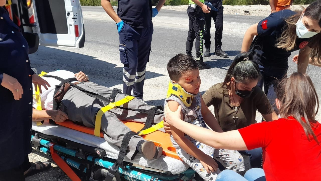 Burdur’da otomobil şarampole yuvarlandı: 1 ölü, 6 yaralı