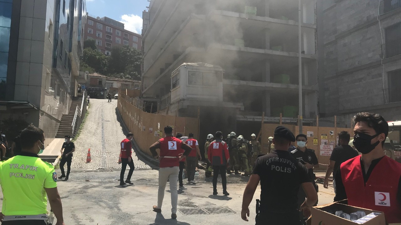 Beyoğlu'nda inşaatta yangın! 6 yaralı