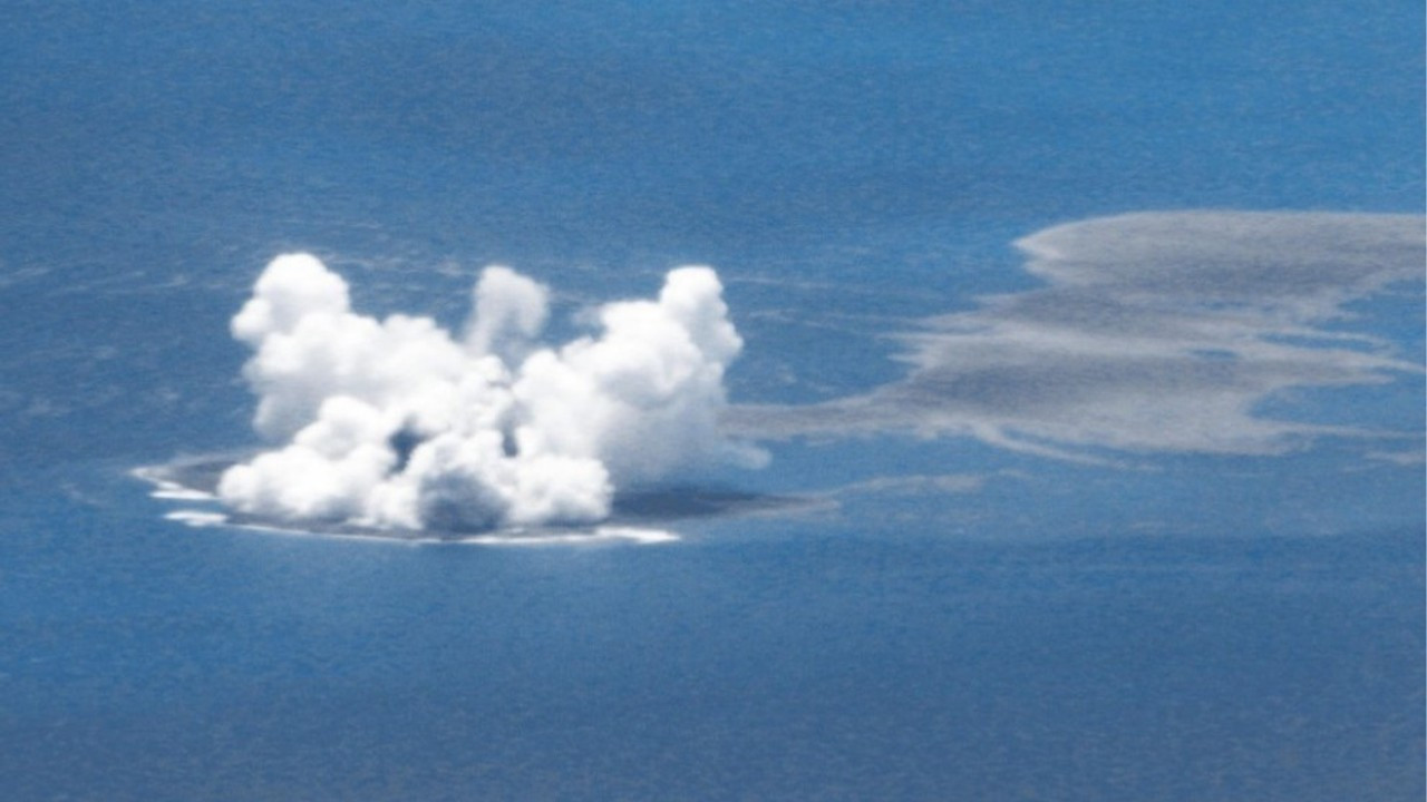 Japonya’da volkanik patlama sonrası yeni bir ada keşfedildi