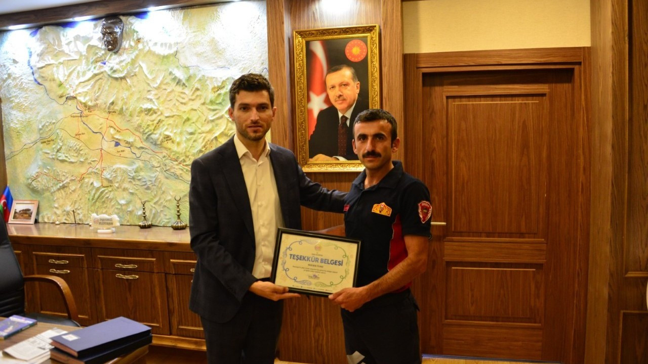 Başkan Karagöl Manavgat’taki yangına müdahale için giden ekibe teşekkür belgesi verdi