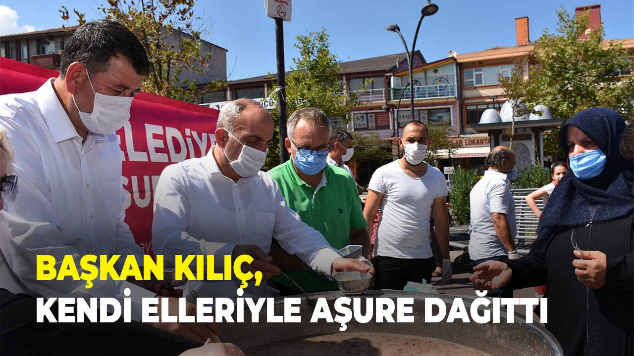 Başkan Kılıç, kendi elleriyle aşure dağıttı