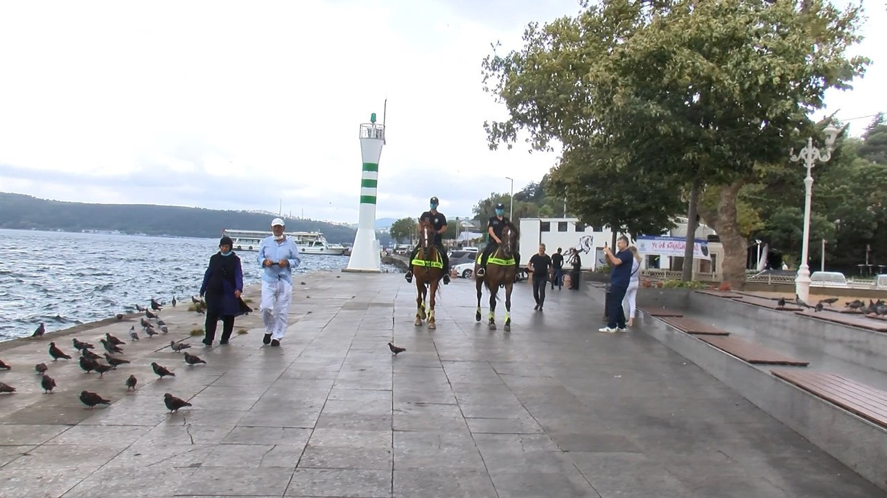 Sarıyer'de atlı polislerden denetim