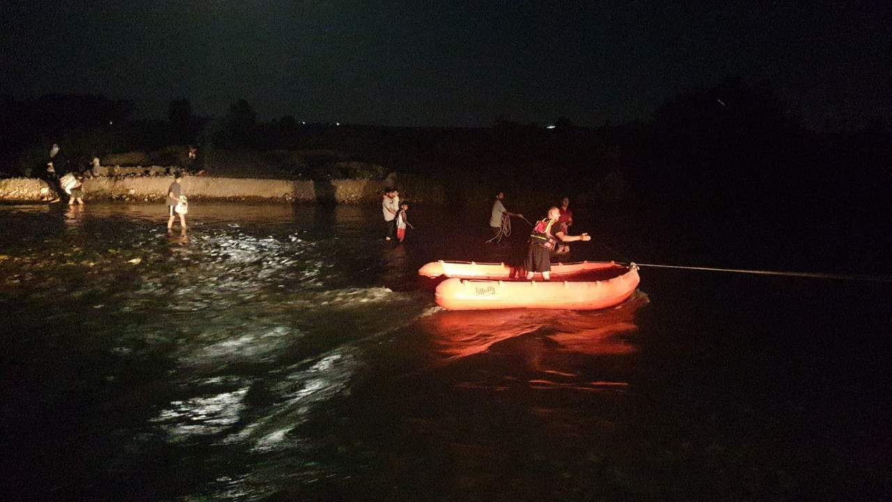 Mahsur kalan vatandaşlar kurtarıldı