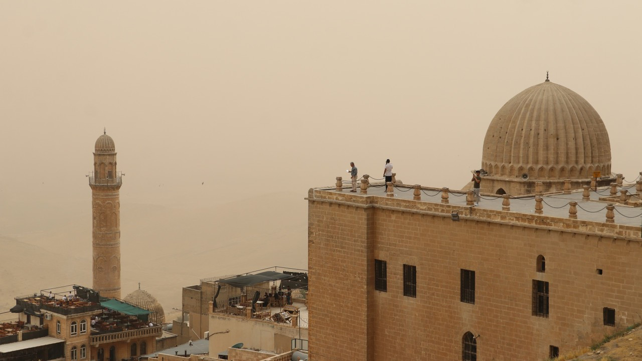 Mardin’de toz bulutu hayatı olumsuz etkiledi