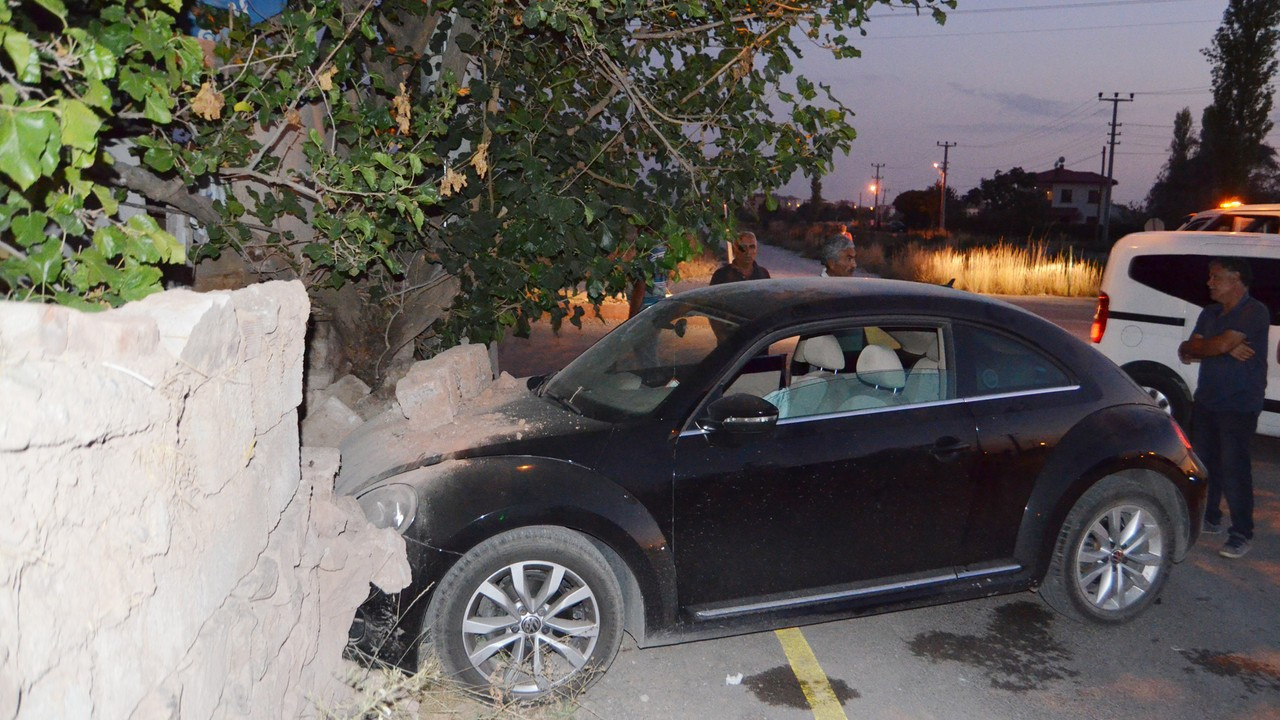 Aksaray'da 2 otomobil çarpıştı: 5 yaralı