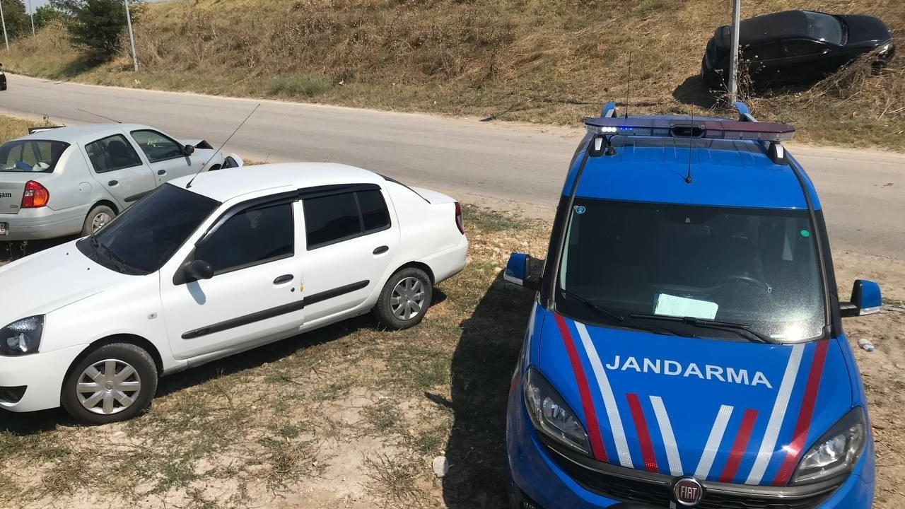 Edirne’de 2 otomobilin çarpışması sonucu 1 kişi yaralandı