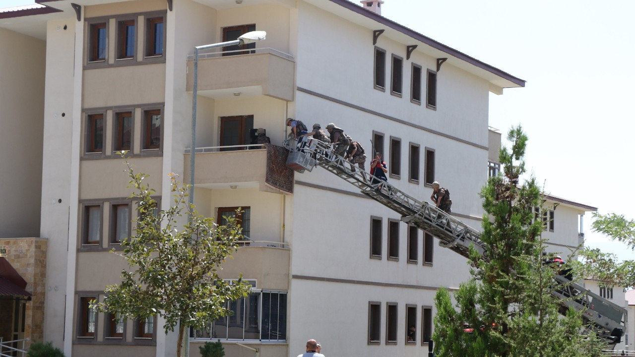 Özel hareket polislerinden nefes kesen operasyon!