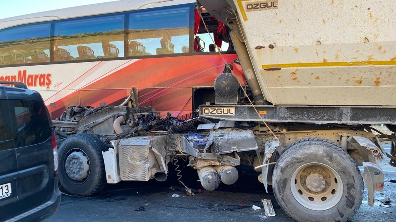 Kahramanmaraş’ta zincirleme trafik kazası: 5 yaralı