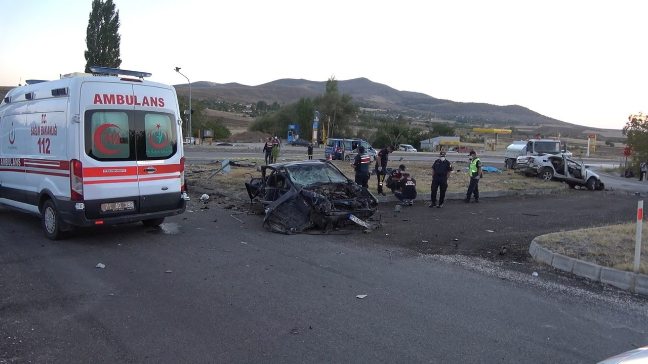 Kırıkkale’de feci kaza, iki otomobil çarpıştı: 6 ölü