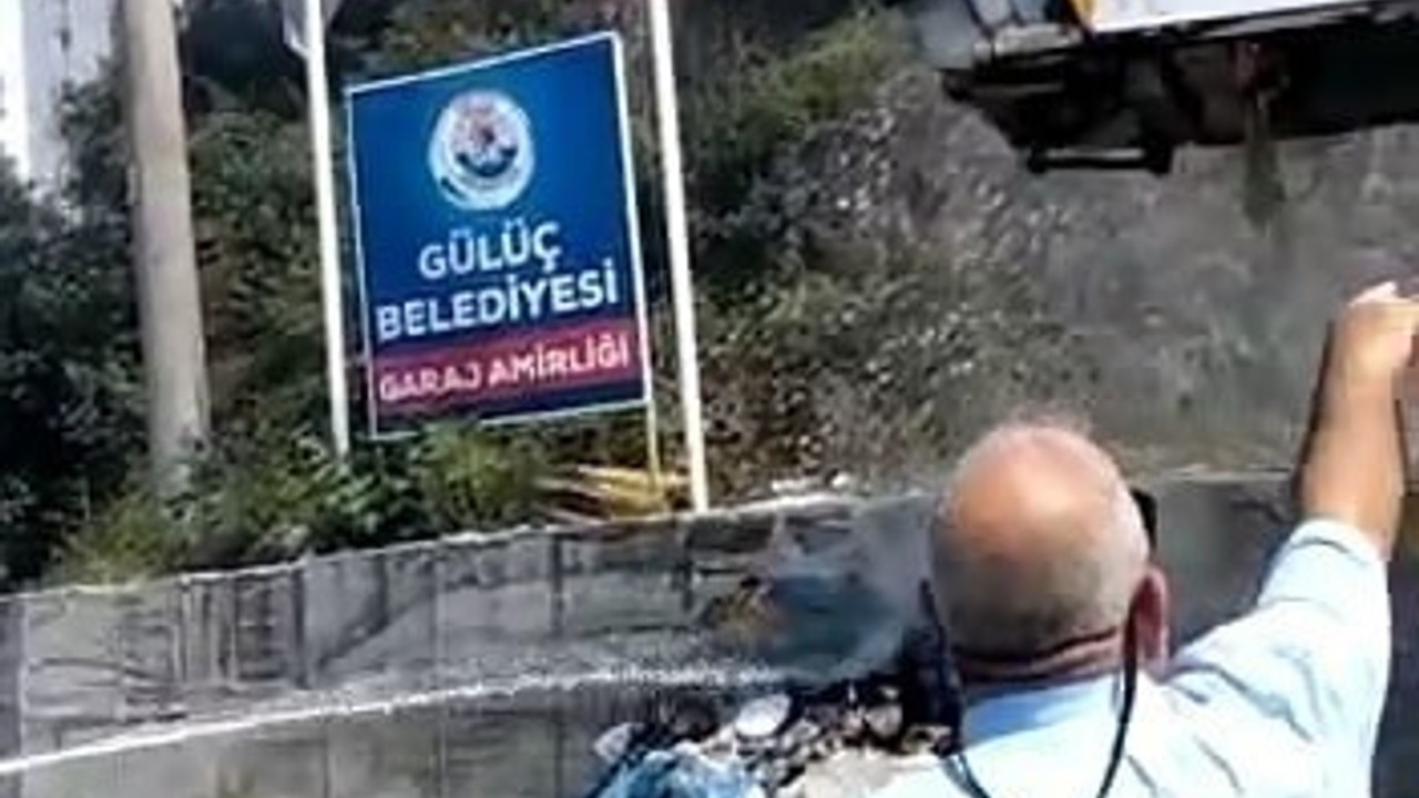 Alaplı’da seyir halindeki çöp kamyonu yandı